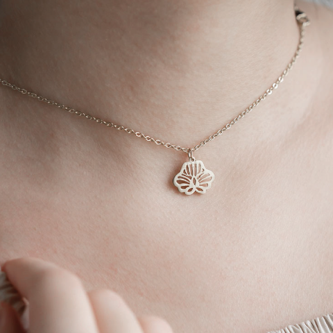 SWEET PEA APRIL BIRTHFLOWER NECKLACE